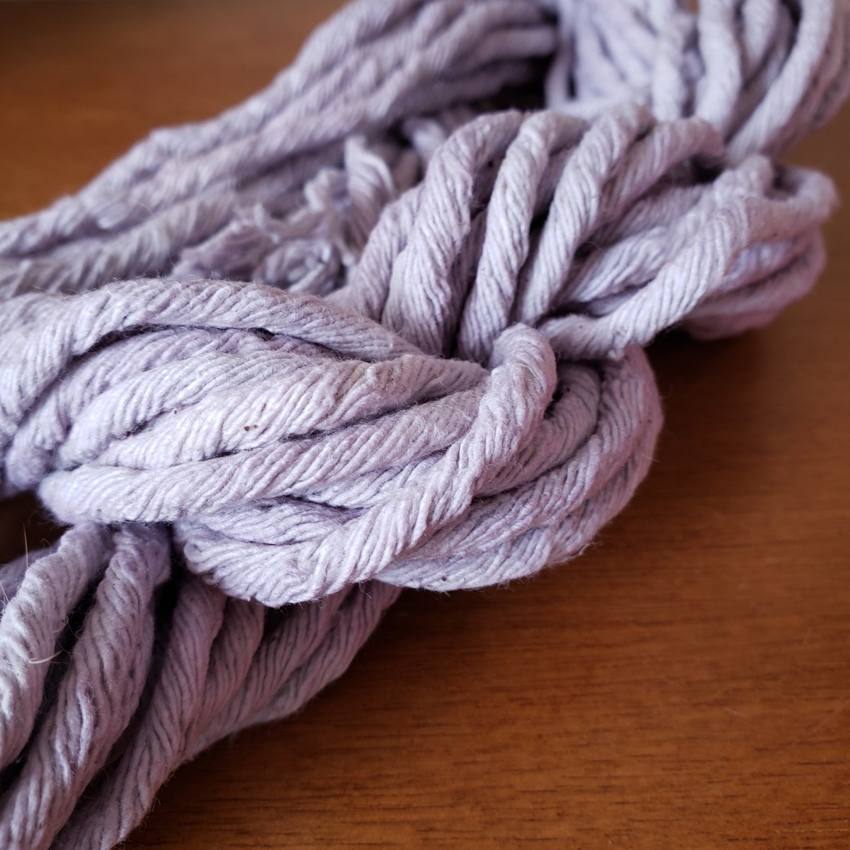 Tingindo fios com feijão