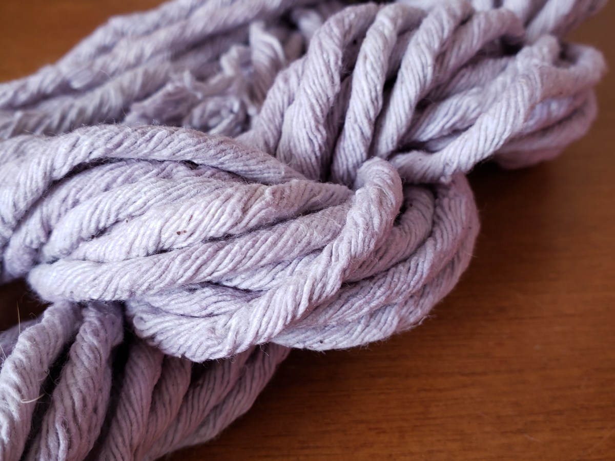 Tingindo fios com feijão